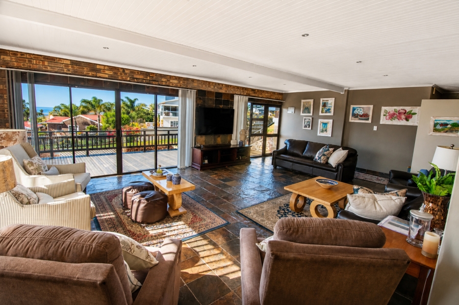5 Bedroom Property for Sale in Wavecrest Eastern Cape